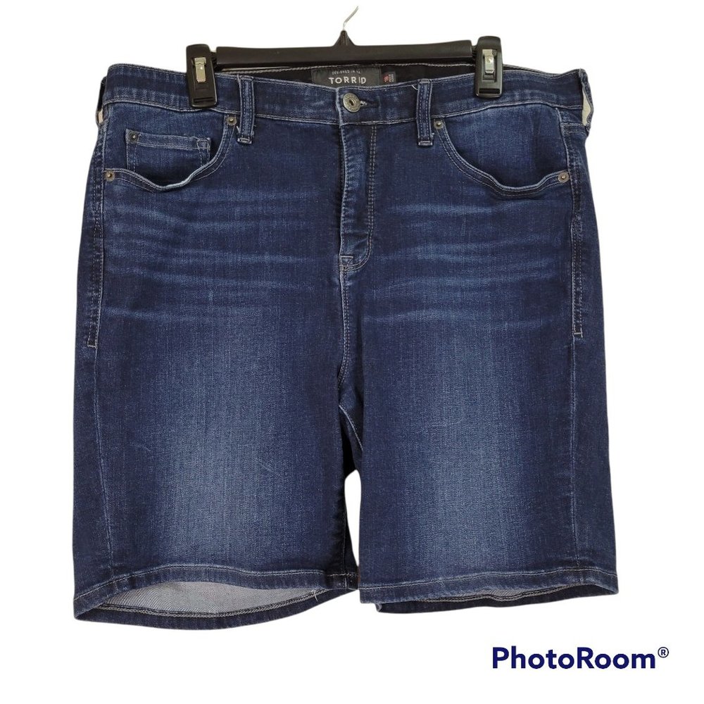 Torrid Dark Wash Casual Bermuda Length Denim Shorts Size 18